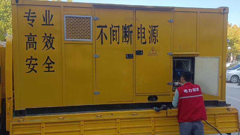 盐津柴油发电机组和UPS电源配合使用时，如何避免切换过程中的电力中断？