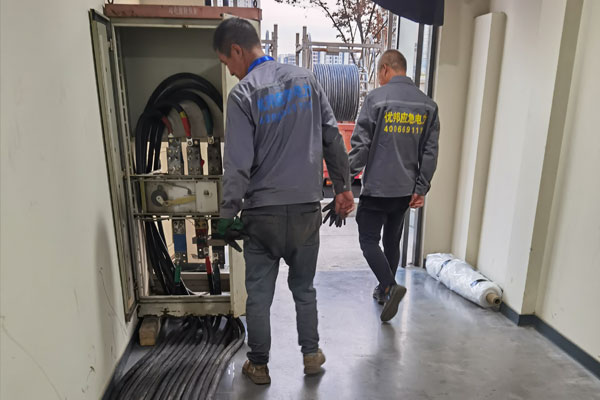 盐津柴油发电机组的输出电压调节方式对设备性能有哪些影响？
