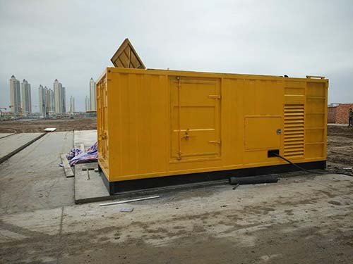 盐津合同中关于乙方责任导致工期延误的赔偿标准应该如何制定？